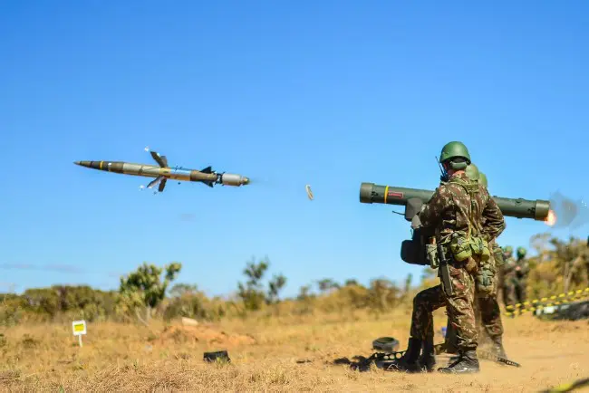 mísseis para base de defesa antiaérea