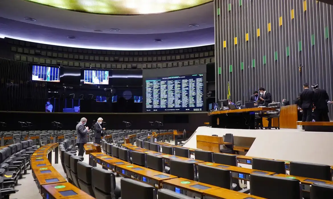 Plenário da Câmara dos Deputados. PF apura desvio de emendas parlamentares.