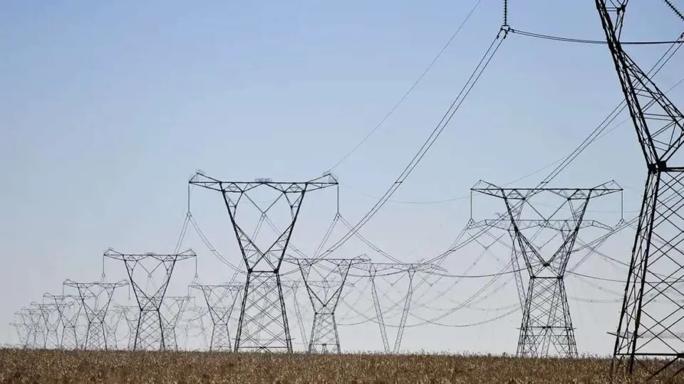 Reforma do setor elétrico mantém benefícios para pequena geração solar, mas pode encarrecer conta de luz