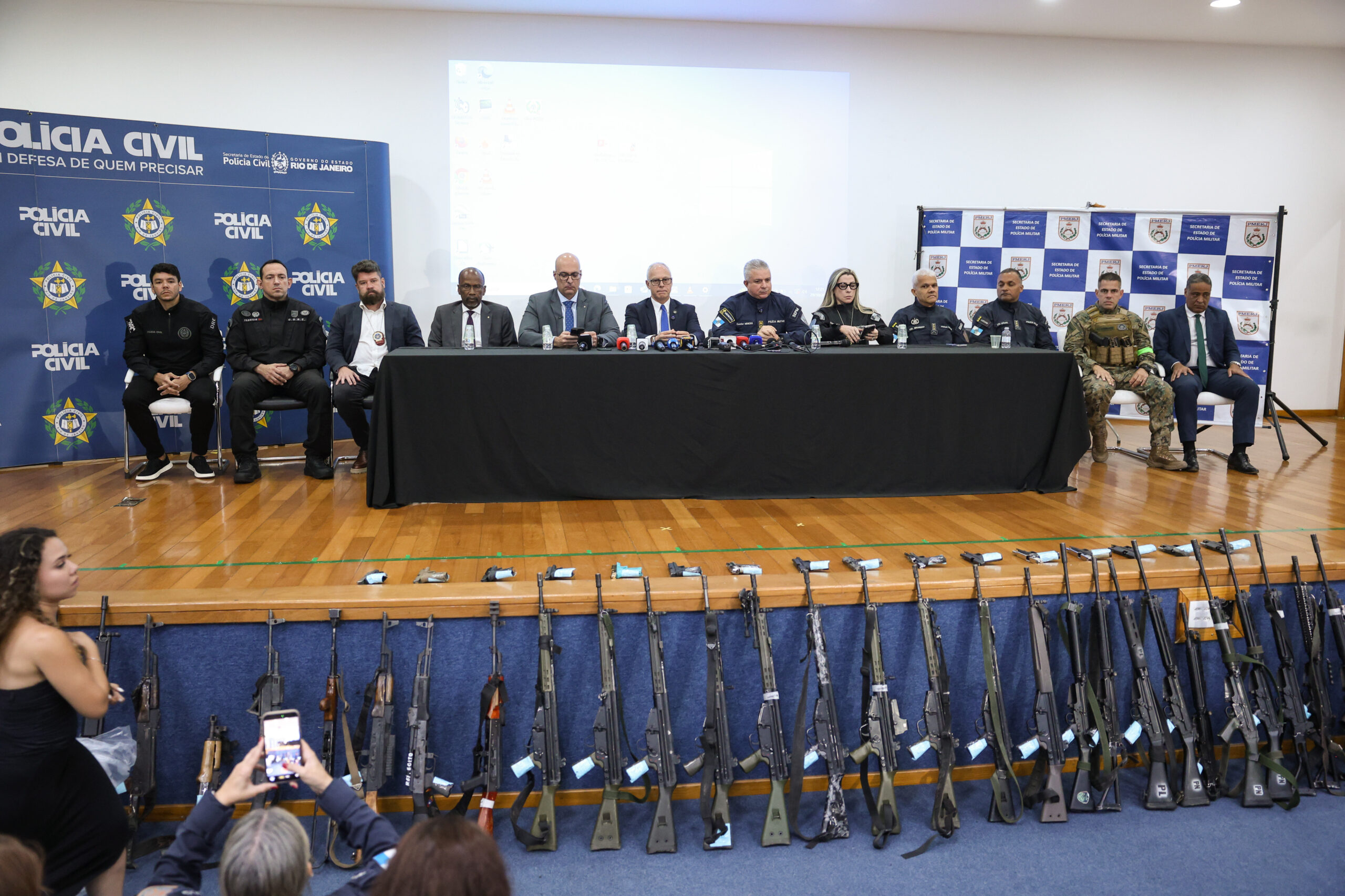 Polícia Civil do Rio diz ter prendido 20 dos 100 alvos de mandado Polícia Civil do Rio diz ter prendido 20 dos 100 alvos de mandado