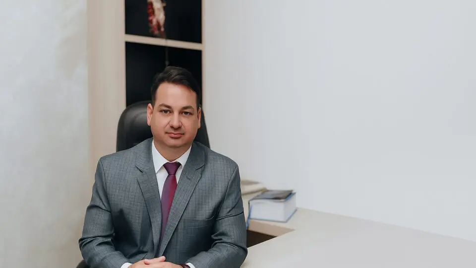 Dr. Rogério José Vicente, especialista em Direito Previdenciário, detalha os novos obstáculos da Aposentadoria Rural. É fundamental entender as regras do CNIS e da autodeclaração para garantir o seu benefício.