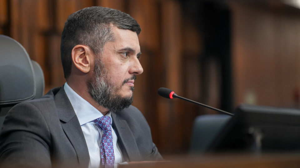 Moraes solta Rodrigo Bacellar, mas impõe uso de tornozeleira eletrônica