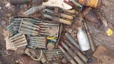 Exército isola área e retira arsenal militar descoberto durante demolição no Bacacheri, em Curitiba.