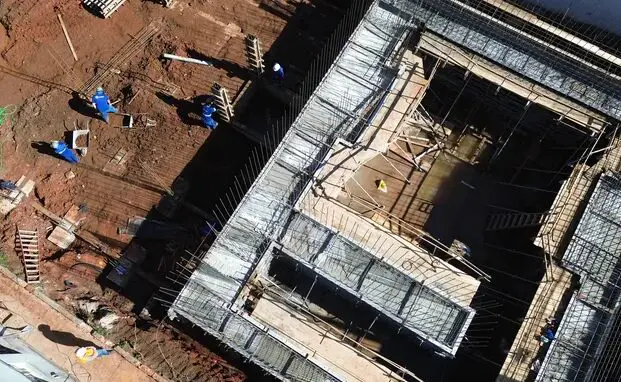 Com 2,2 metros de espessura, as paredes do bunker nuclear de Ponta Grossa garantem segurança total no uso do novo equipamento de tratamento contra o câncer.