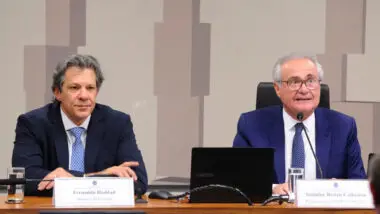 Com pretexto de compensar isenção de IR, Renan Calheiros ajuda governo ao propor taxação de bets e fintechs