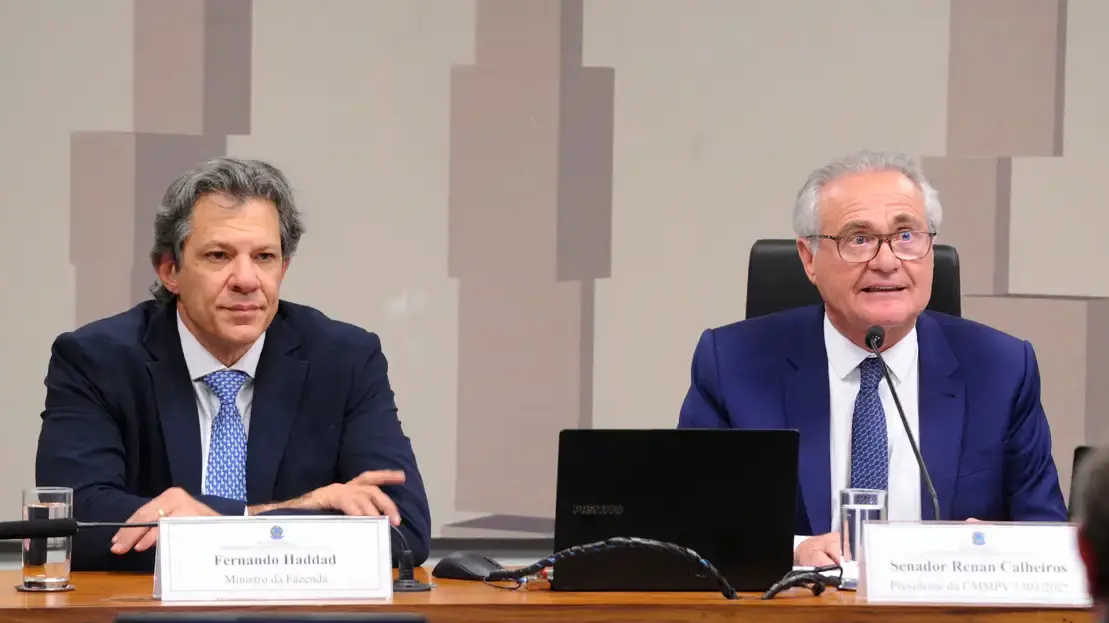 Com pretexto de compensar isenção de IR, Renan Calheiros ajuda governo ao propor taxação de bets e fintechs