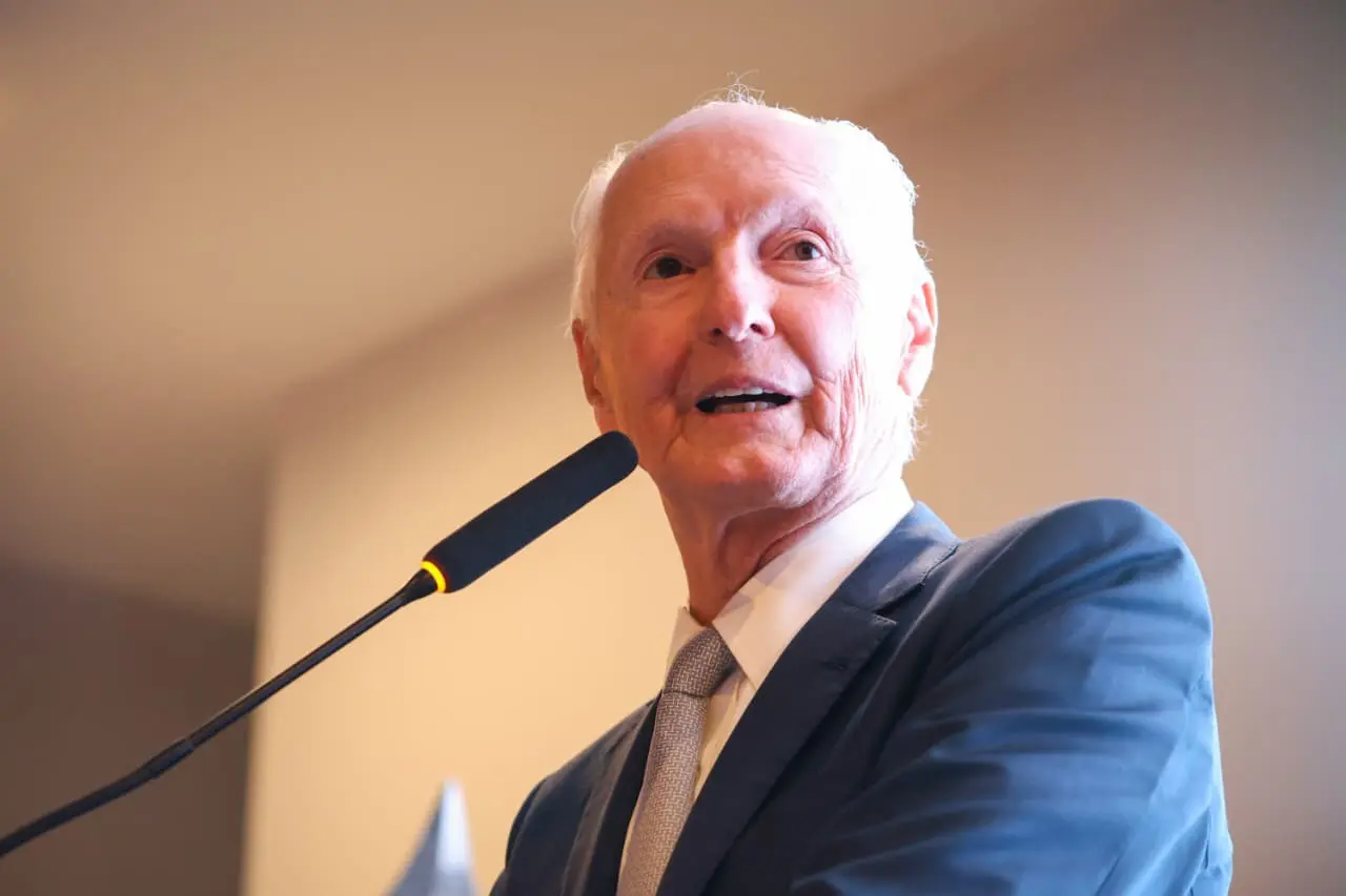 Nova diretoria do Movimento Pró-Paraná, empossada para o biênio 2025–2027, reúne lideranças públicas e empresariais em Curitiba. Na foto, o presidente Marcos Domakoski.