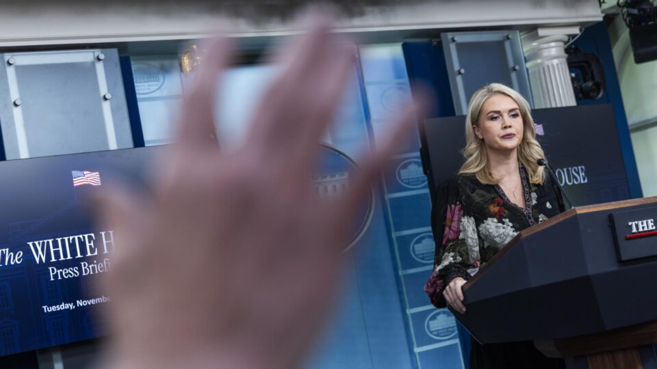 Sem acordo, paralisação do governo dos EUA deve se tornar a maior da história nesta terça-feira