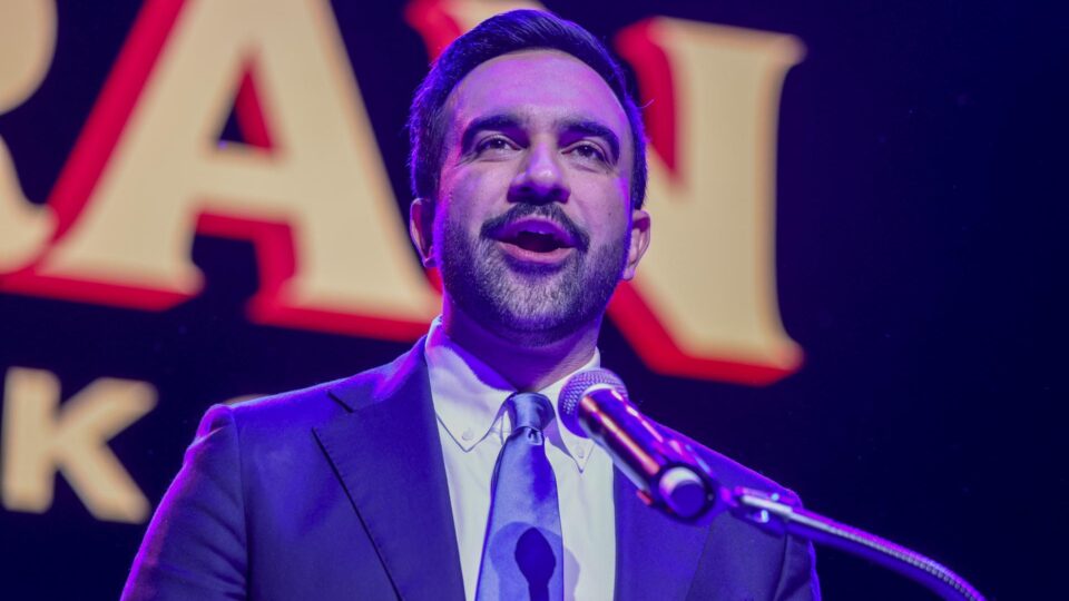 Socialista radical vence eleições para prefeitura de Nova York