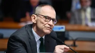 O senador Fabiano Contarato (PT-ES) critica fala de Lula revertendo a lógica do narcotráfico, e defende uma legislação mais rígida em segurança pública.