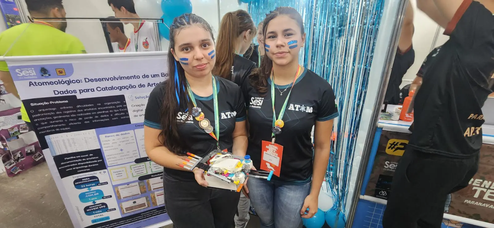 Festival Sesi de Educação: Ana Clara e Emanuelli criaram uma plataforma para ajudar arqueólogos a catalogarem artefatos.