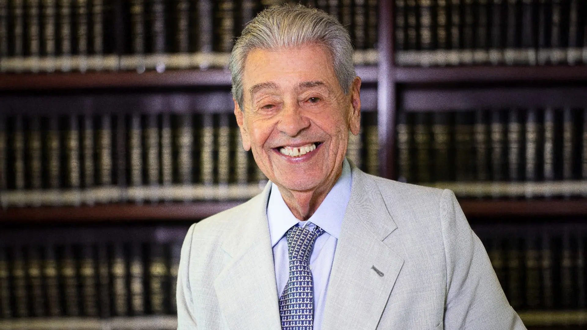 Peregrino Dias Rosa Neto, especialista em Direito Tributário, orienta empresas e PJs sobre estratégias fiscais e planejamento tributário.