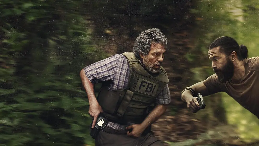 O agente Tom Brandis rivaliza com o assaltante Robbie Prendergast