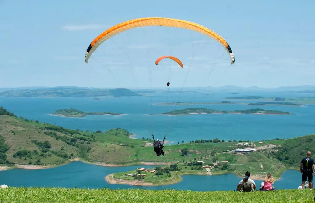 Com águas cristalinas e natureza exuberante, Angra Doce de Ribeirão Claro desponta como um dos destinos de turismo mais promissores do turismo sustentável no Norte Pioneiro do Paraná.