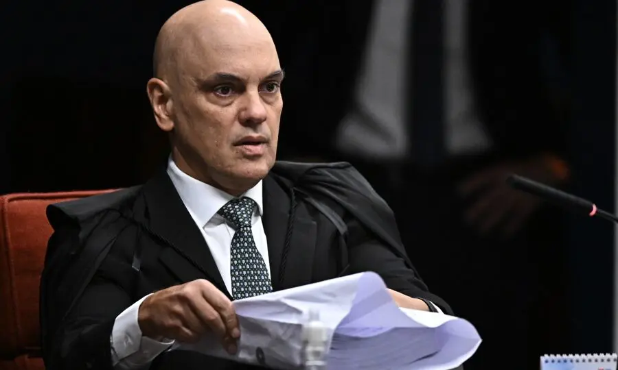 Moraes não considerou pertinente que o DF peça avaliação médica de Bolsonaro.