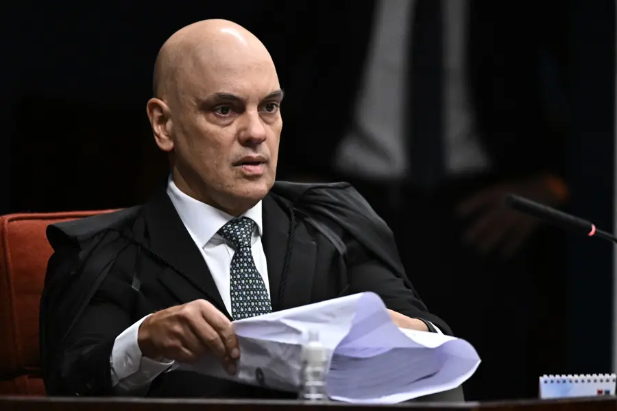 Moraes não considerou pertinente que o DF peça avaliação médica de Bolsonaro.