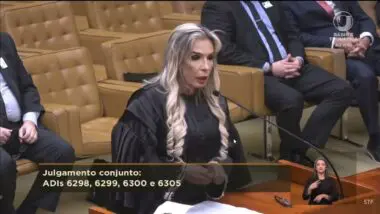 Visita: Advogada Flávia Fróes, durante julgamento do juiz de garantias no STF. A advogada foi até a Comissão de Direitos Humanos da Câmara para apresentar propostas relacionadas à Operação Contenção.