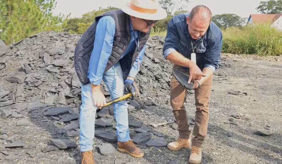 Fósseis mais antigos que dinossauros paralisam obra no Paraná