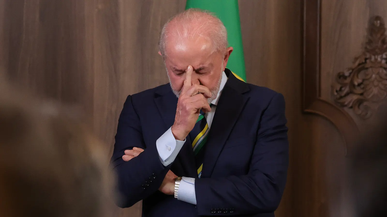 O presidente Lula, que prometeu zerar a fila do INSS, mas ela dobrou de tamanho.