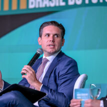 Voto distrital misto: a nova forma de eleger deputados que Motta propõe para 2030 voto distrital misto Hugo Motta