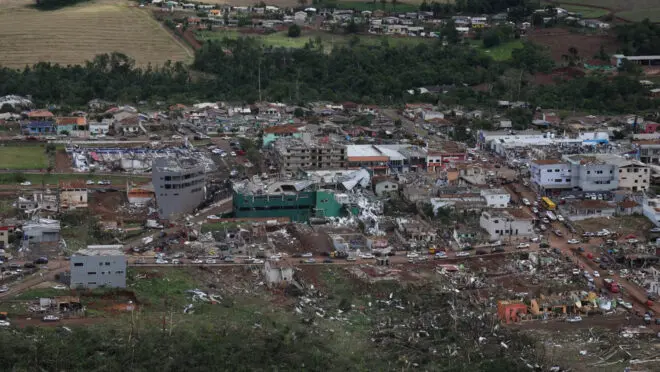 Tornado deixa rastro de destruição no Paraná; veja as imagens