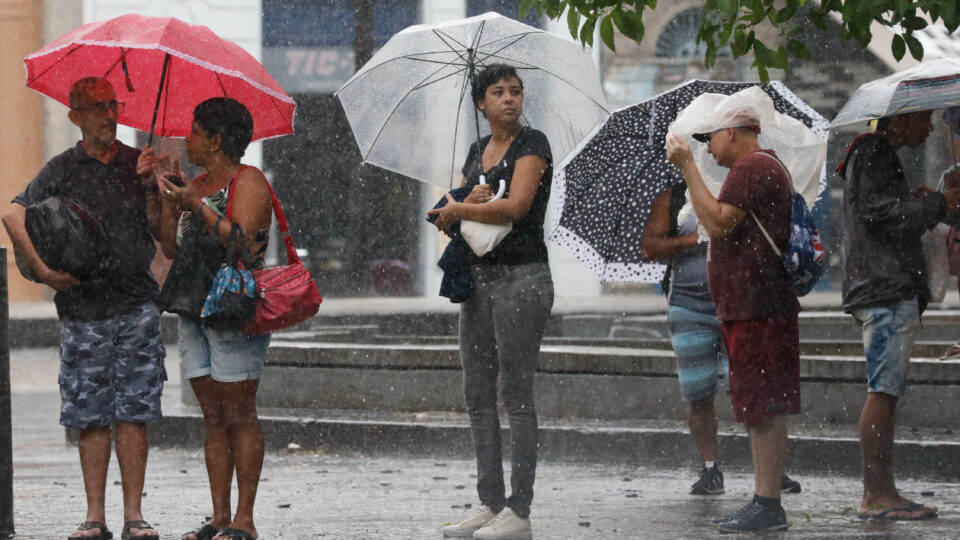 Domingo deve ter ventos fortes, chuvas e tempestade em várias regiões do país