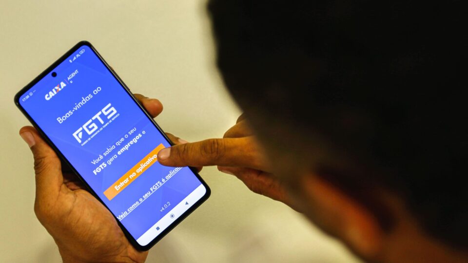 Economia em foco: Governo avança contra trabalho flexível e ameaça empregos