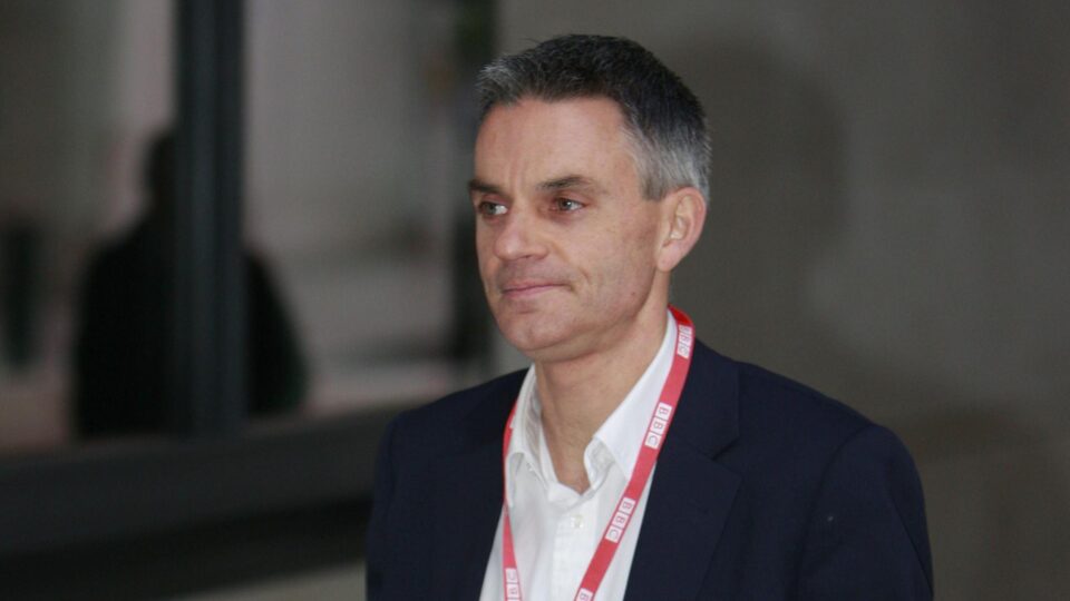 Chefe da BBC renuncia após escândalo sobre edição enganosa de discurso de Trump