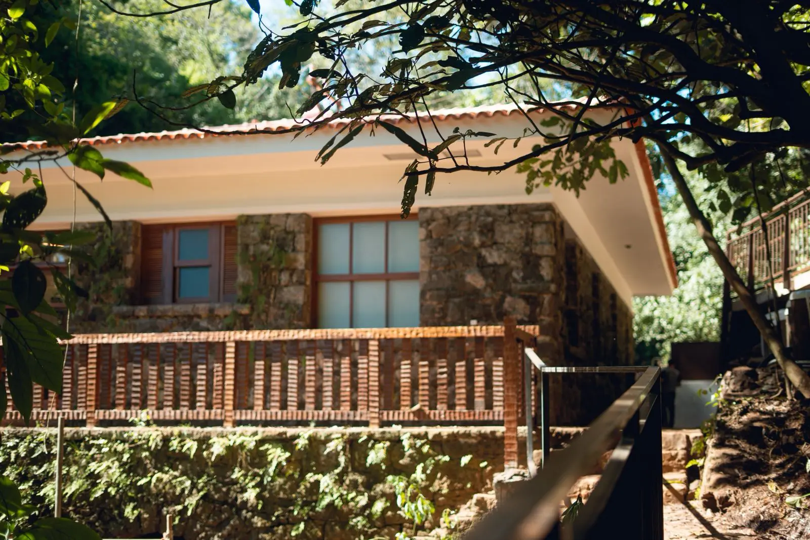 O novo Espaço Usina, no Circuito São João, oferece trilhas, pontos de banho e uma imersão na história do Parque Nacional do Iguaçu — um roteiro que combina patrimônio, natureza e lazer em meio à Mata Atlântica.
