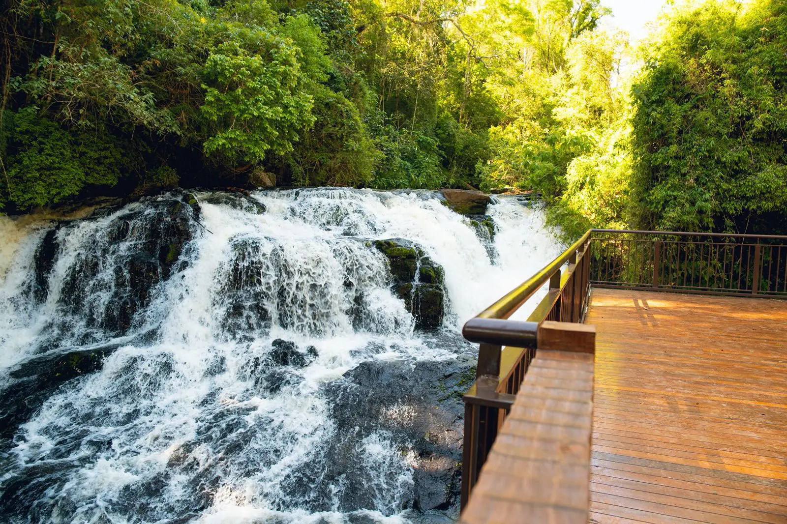 Construída em 1936 e desativada em 1983, a Usina São João foi responsável por levar energia elétrica ao parque e a Foz do Iguaçu nas primeiras décadas do século XX. Hoje, preserva sua memória como novo atrativo turístico do PNI.