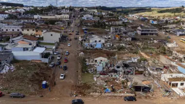 Governo do Paraná inicia ações emergenciais para reconstrução de moradias destruídas pelo tornados.