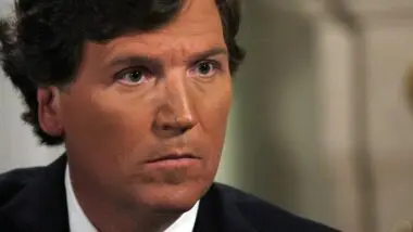 Tucker Carlson abriu espaço a antissemitistas sem confrontá-los.
