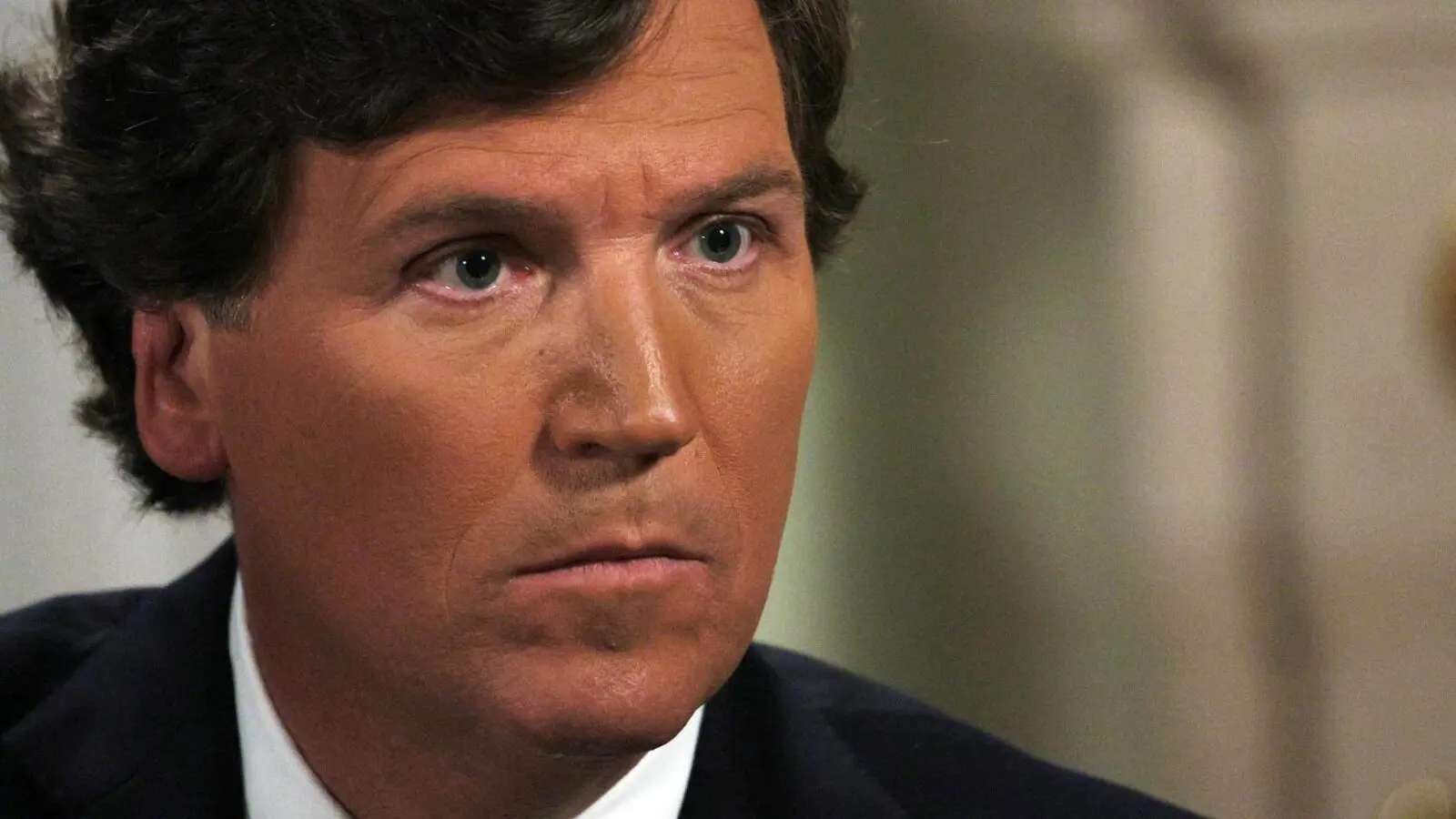 Tucker Carlson abriu espaço a antissemitistas sem confrontá-los.