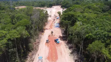 Em meio à COP30, obras de Avenida no meio da floresta amazônica, no Pará, foram alvo de críticas de Donald Trump.