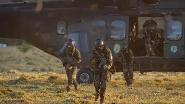 Kids pretos em treinamento.