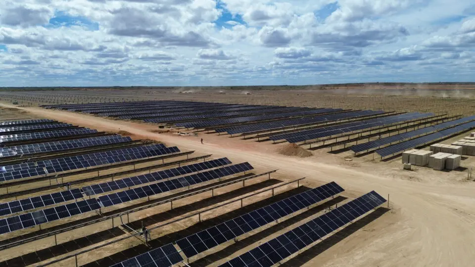 Energia do sol, força do futuro. A Electra avança na geração solar com usinas de grande porte, reforçando seu compromisso com a transição energética.