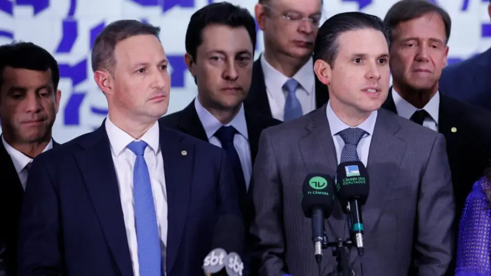 Derrite recua de equiparar facções a terrorismo e promete penas mais duras