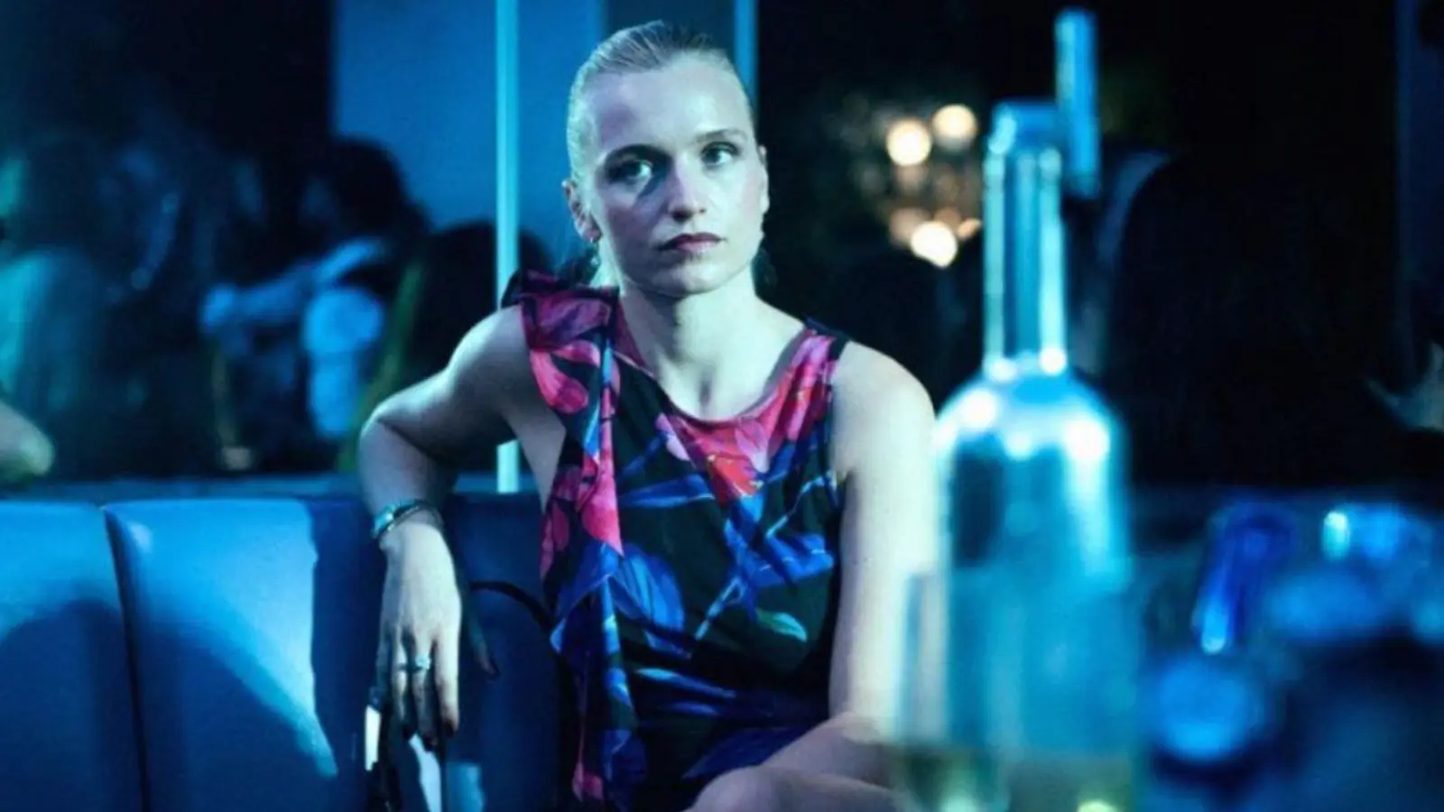 Clara Dessau vive a protagonista de série que é fenômeno da Netflix