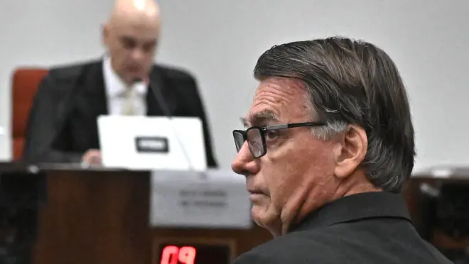 Bolsonaro: crise na direita com ex-presidente perto da Papuda