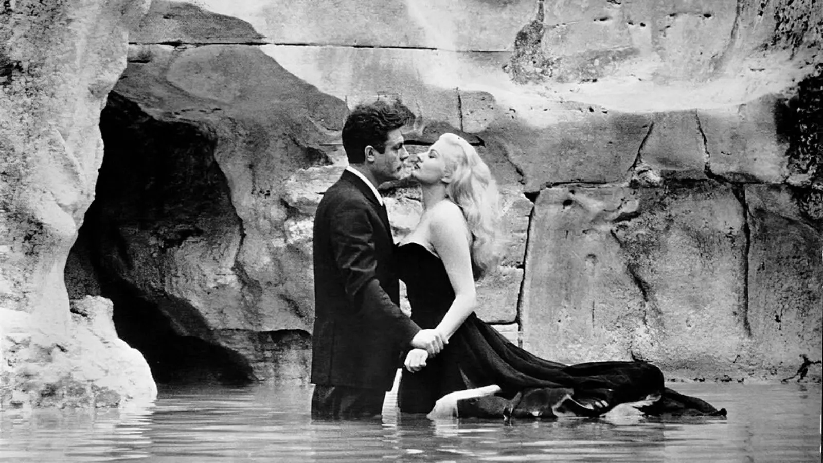 La Dolce Vita (1960) — Federico Fellini