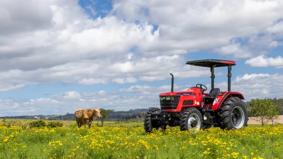 Nova fábrica da Mahindra em Dois Irmãos triplicará a produção de tratores no país e criará 300 empregos diretos e indiretos.