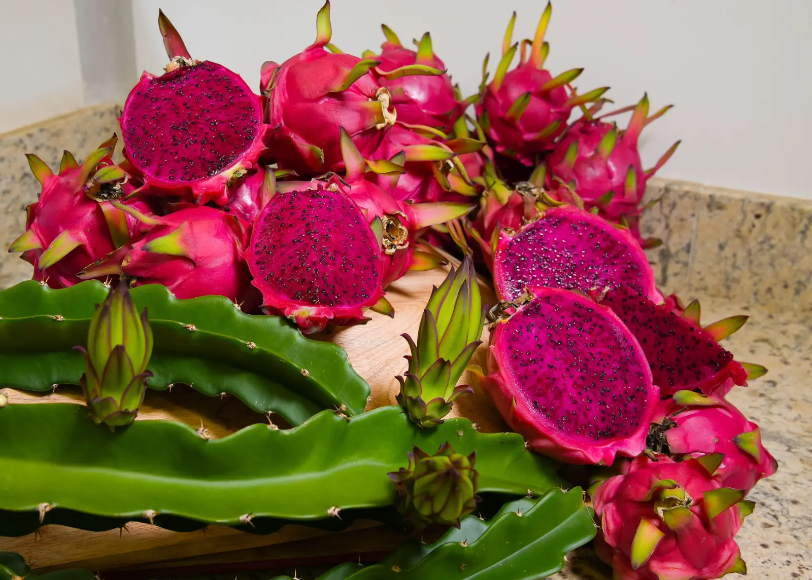 A pitaia é uma fruta comercializada com valores que variam entre R$ 5 e R$ 80 o quilo.