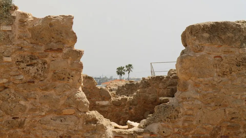 Vestígios de igreja encontrada na antiga Listra, agora Turquia.