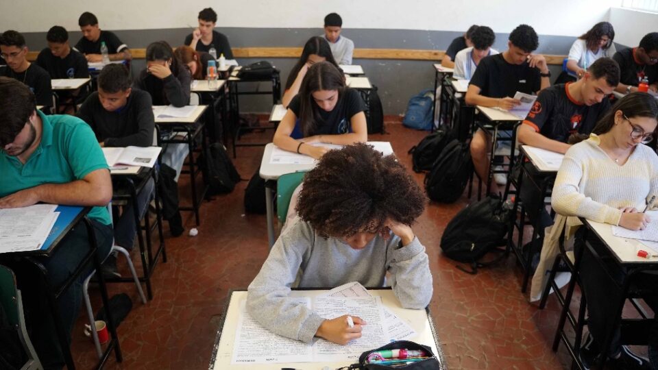 TJMG cede à pressão sindical e dificulta expansão de gestão privada em escolas públicas de MG