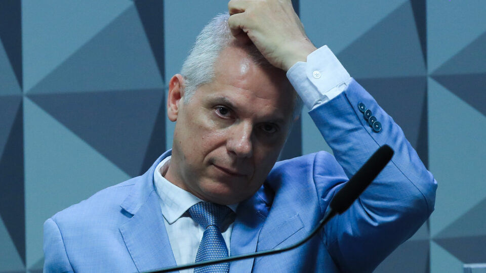 Propina na cúpula do INSS. Lula retoma negociações para o STF. Governadores firmam pacto pela segurança