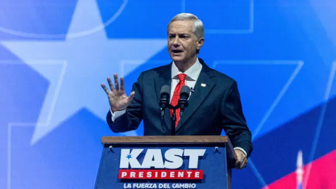 Amigo de Bolsonaro, Kast é favorito na eleição do Chile