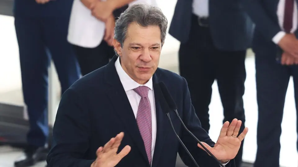 Ministro da Fazenda, Fernando Haddad, omite dados e afirma que crise fiscal é delírio