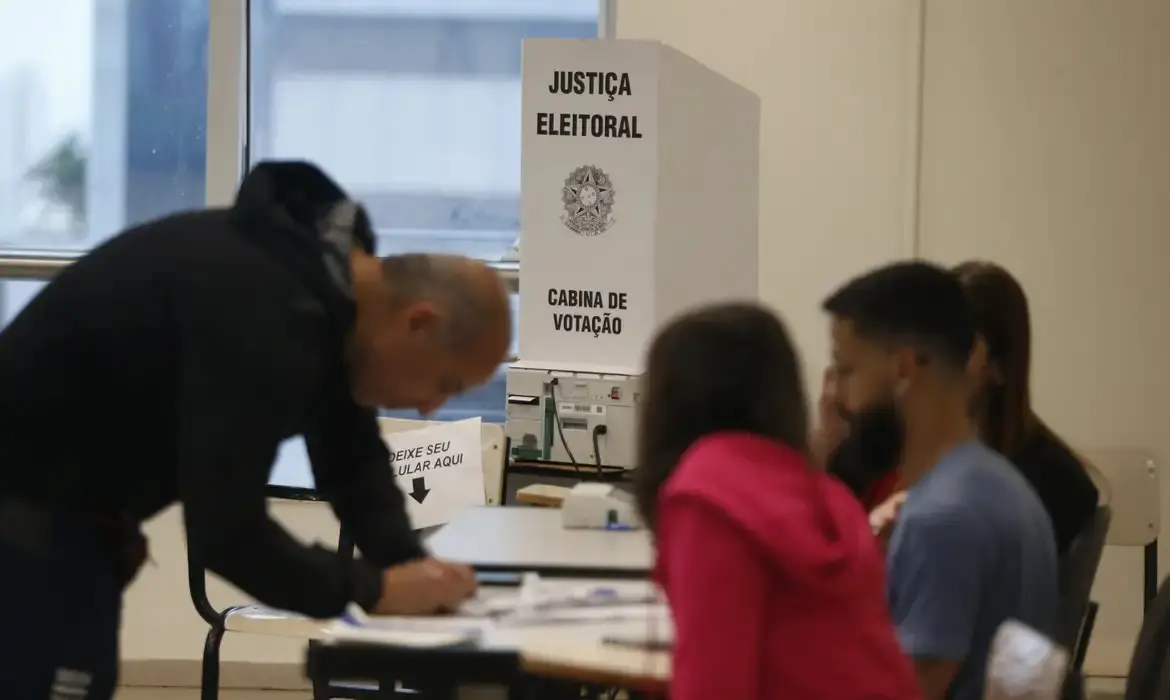 Julgamento no STF pode manter ou derrubar exigência de filiação partidária para concorrer às eleições.