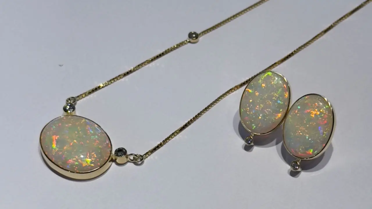 Áurea Amélia Brandão se dedidica ao designer de joias com a pedra preciosa de Pedro II.