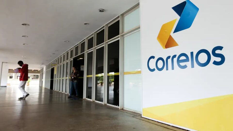 Correios projetam 10 mil demissões voluntárias para suprir rombo